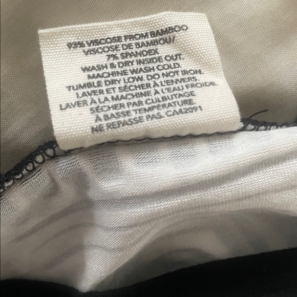 🇨🇦 THIS IS J Bamboo Top Abstract Patterned Black and White • Size Large Canadian - Picture 11 of 12